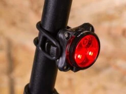 LEZYNE Zecto Drive Alert éclairage Arrière à Signalisation Automatique -Vélo Pièce Magasin lezyne zecto drive alert eclairage arriere a signalisation automatique 2